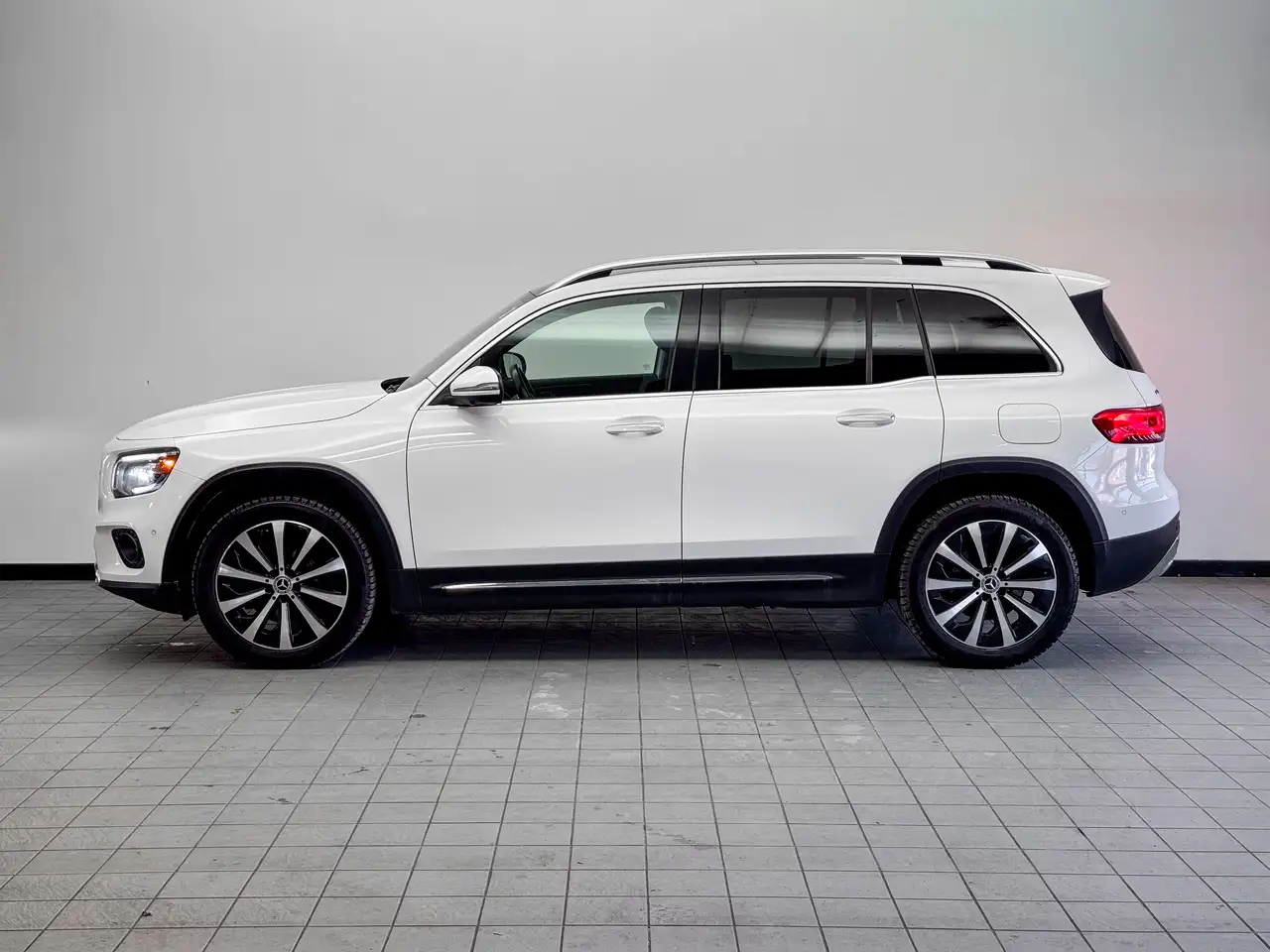 Mercedes-Benz GLB снимка Mercedes-Benz GLB