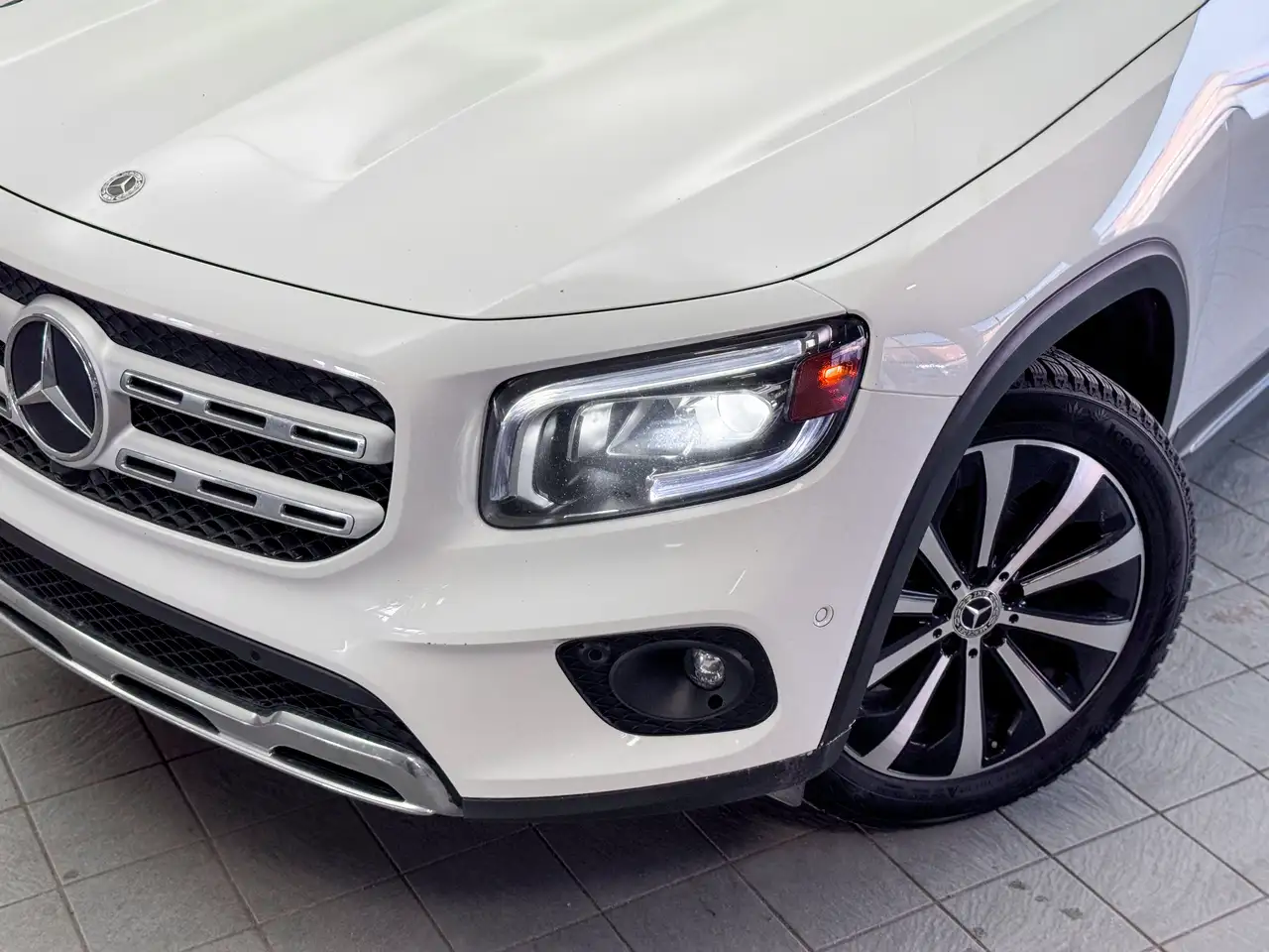 Mercedes-Benz GLB снимка Mercedes-Benz GLB