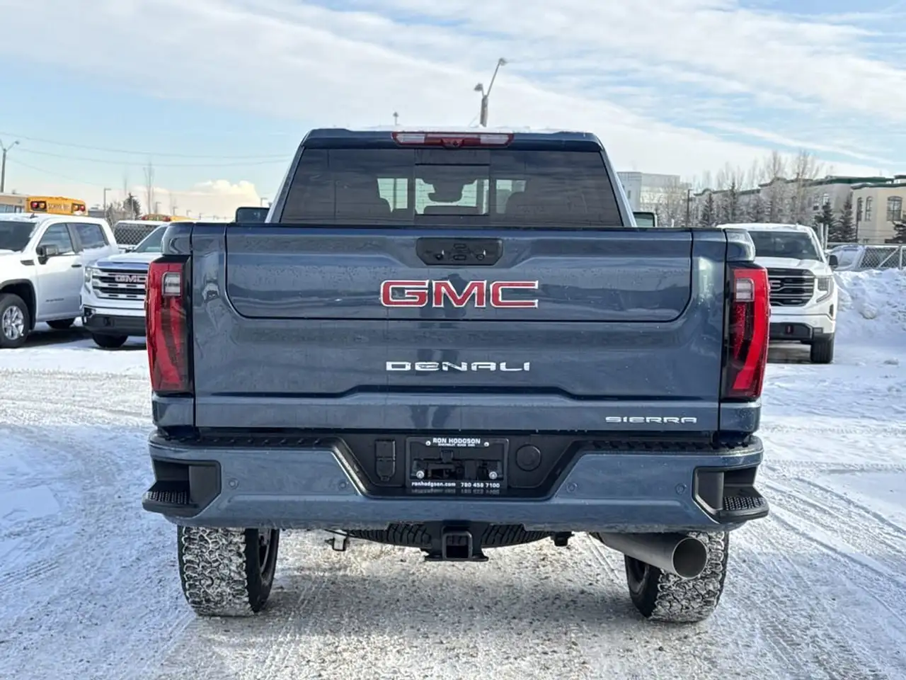GMC Sierra 3500HD снимка GMC Sierra 3500HD