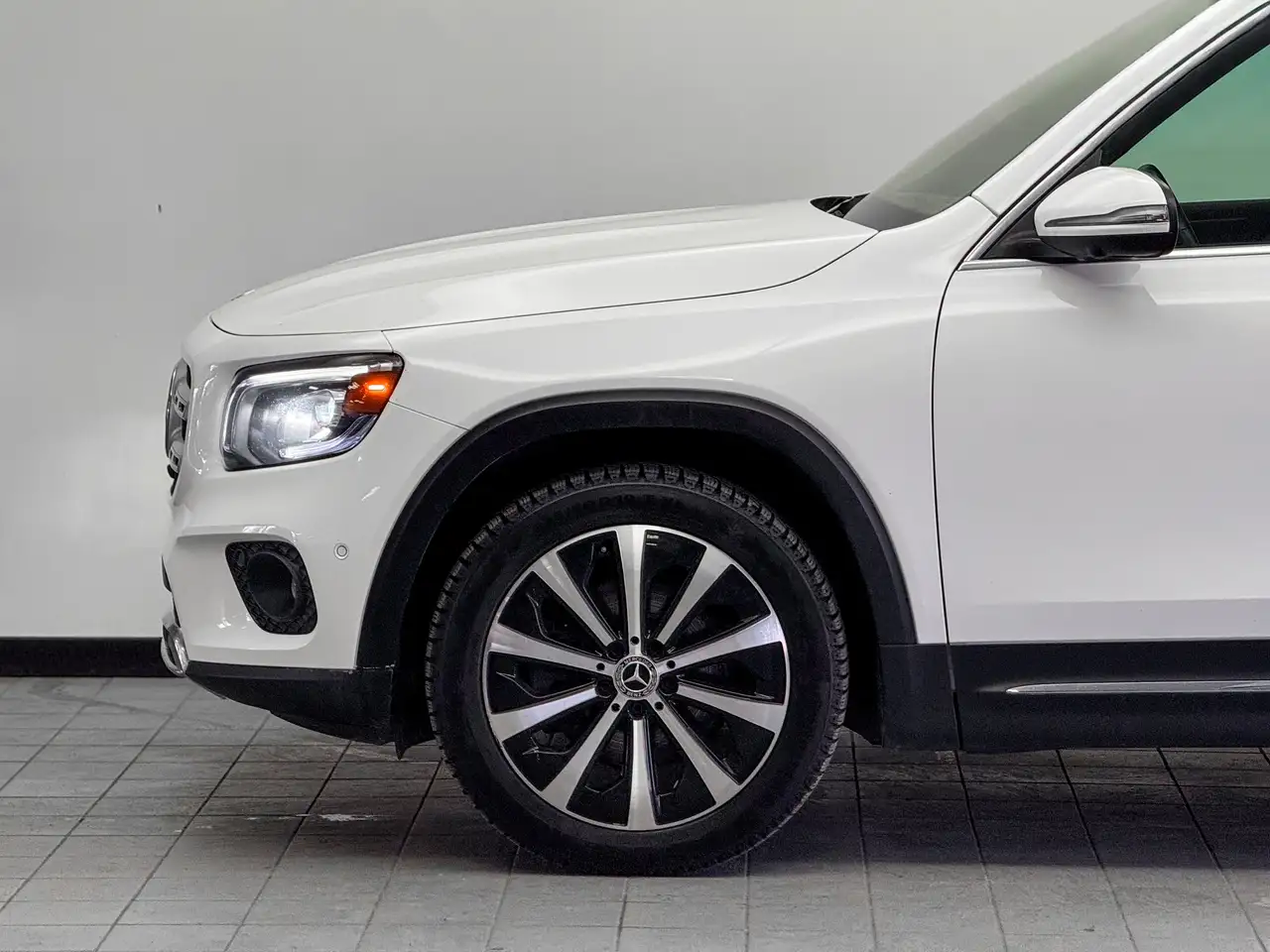 Mercedes-Benz GLB снимка Mercedes-Benz GLB