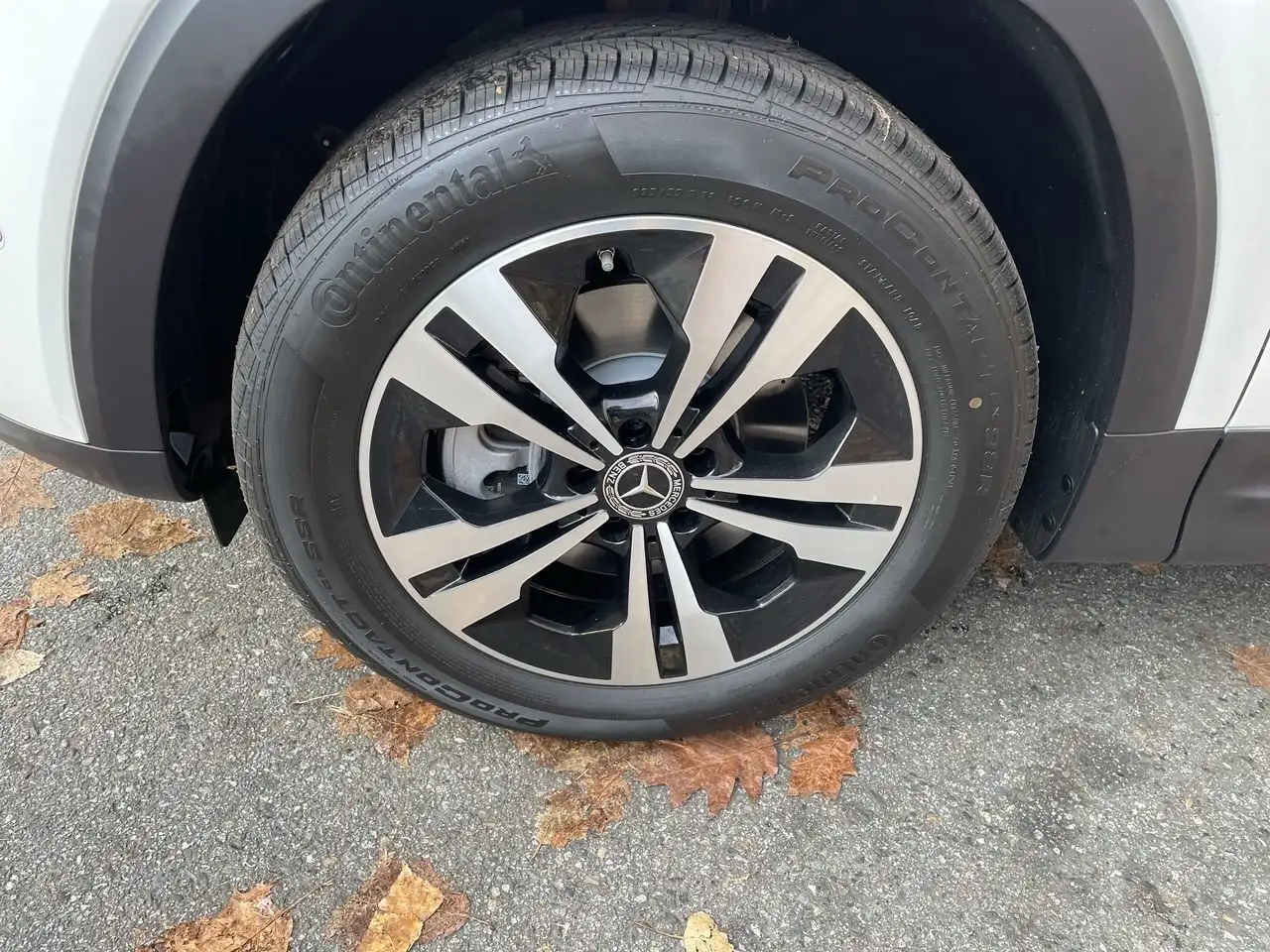 Mercedes-Benz GLB снимка Mercedes-Benz GLB