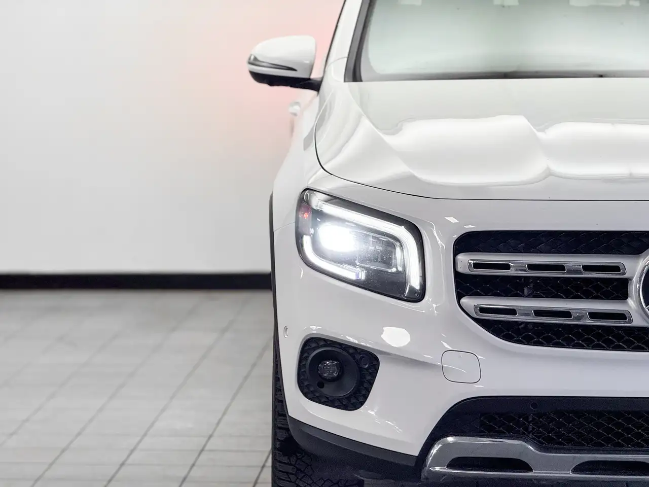 Mercedes-Benz GLB снимка Mercedes-Benz GLB