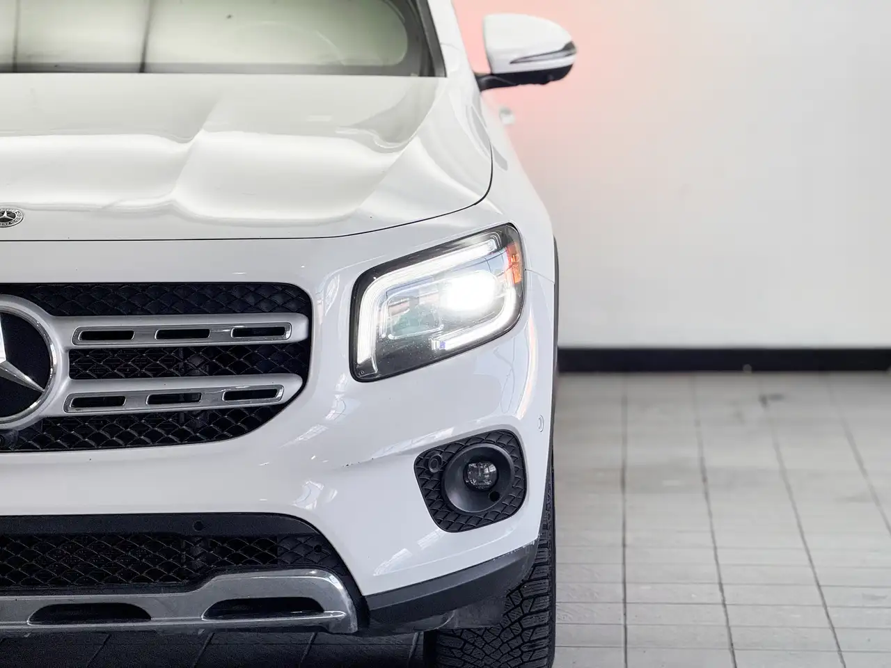 Mercedes-Benz GLB снимка Mercedes-Benz GLB
