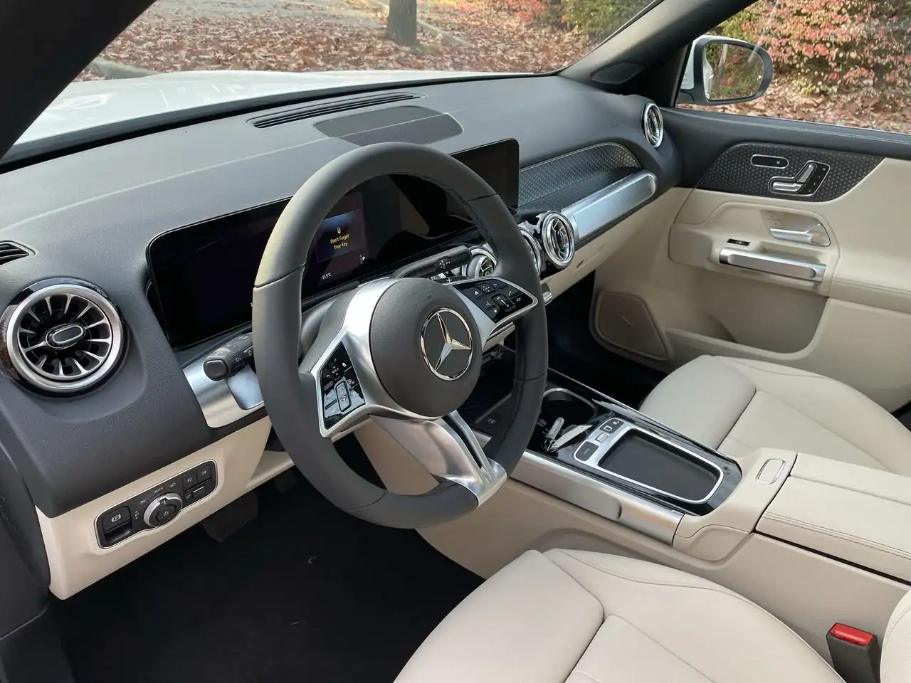 Mercedes-Benz GLB снимка Mercedes-Benz GLB