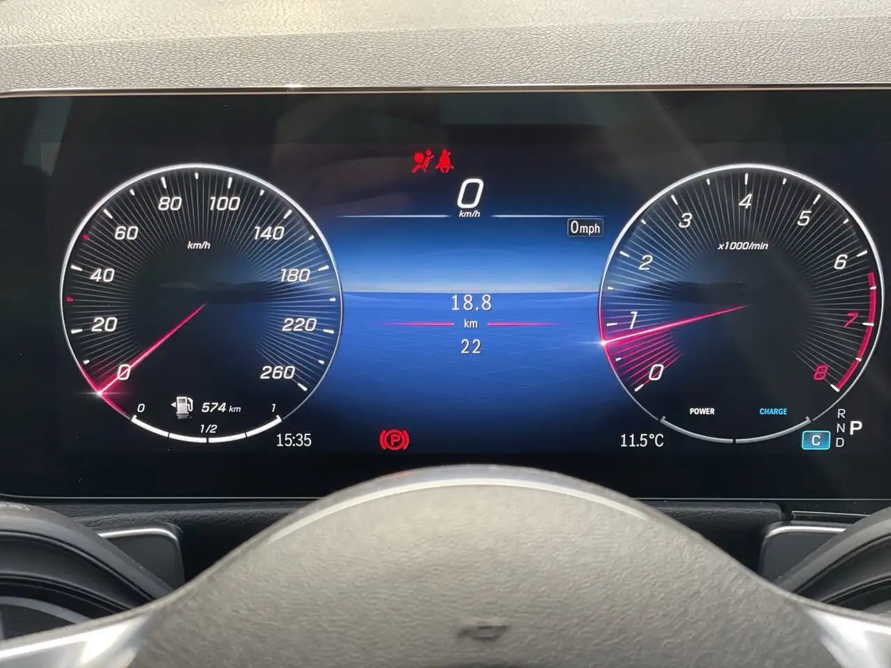 Mercedes-Benz GLB снимка Mercedes-Benz GLB