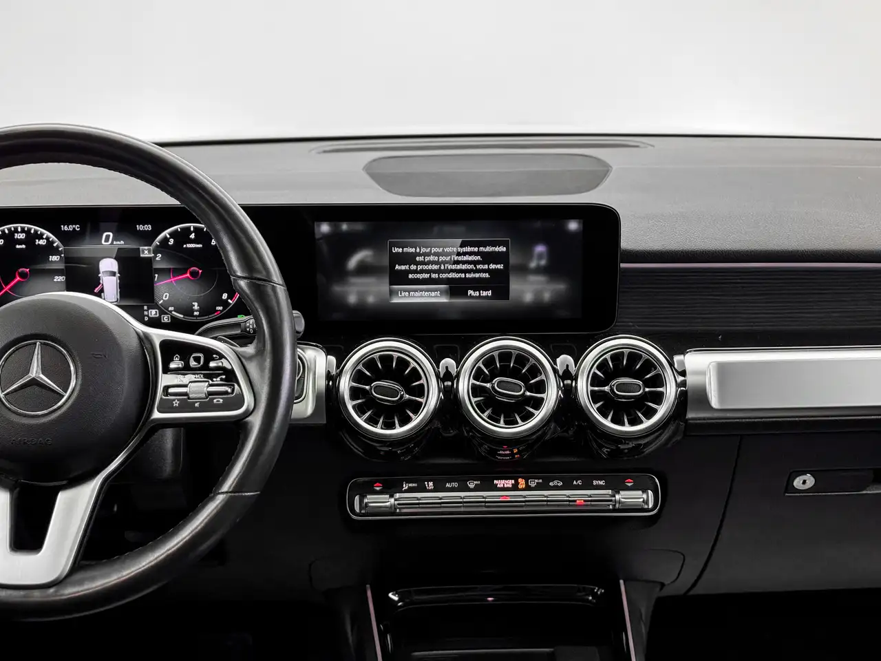 Mercedes-Benz GLB снимка Mercedes-Benz GLB