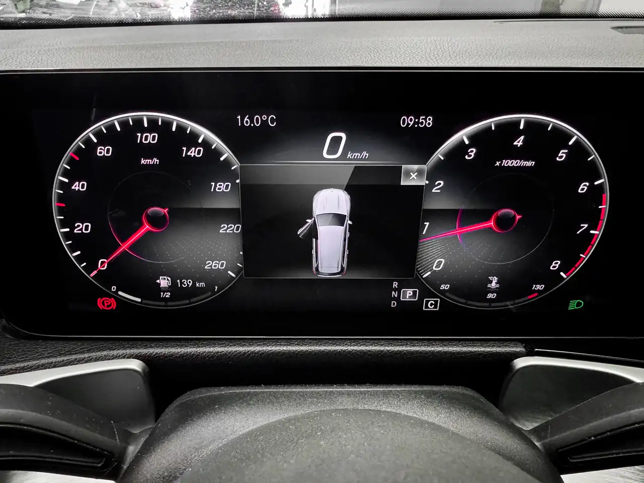 Mercedes-Benz GLB снимка Mercedes-Benz GLB