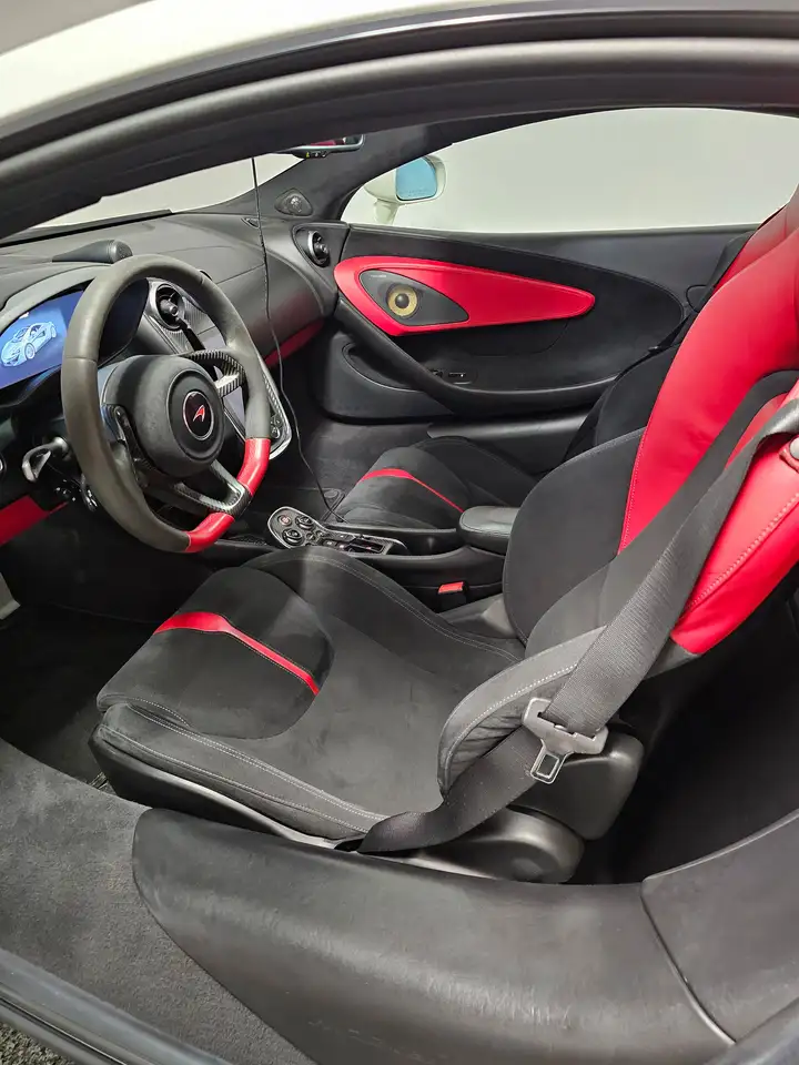 McLaren 570GT снимка McLaren 570GT