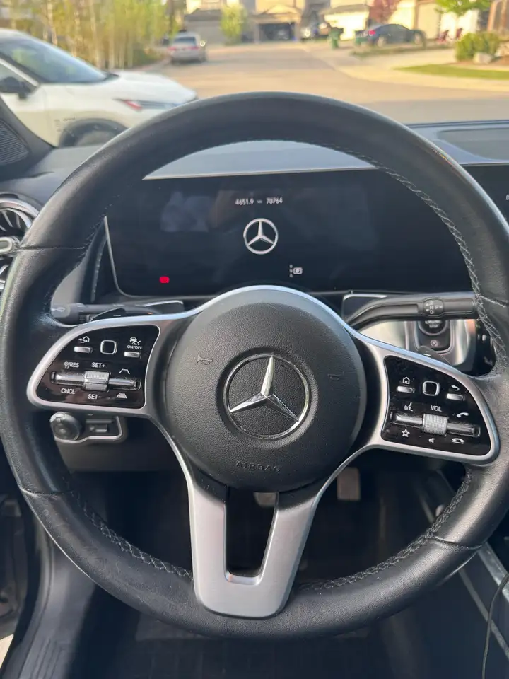 Mercedes-Benz GLB снимка Mercedes-Benz GLB
