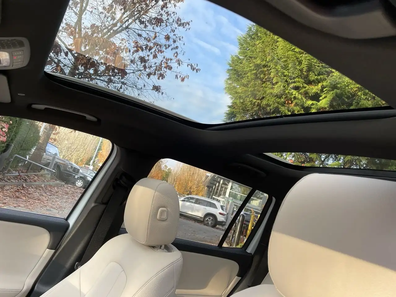 Mercedes-Benz GLB снимка Mercedes-Benz GLB