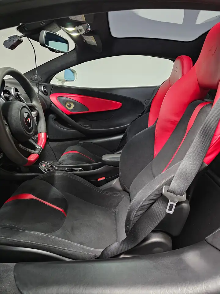McLaren 570GT снимка McLaren 570GT