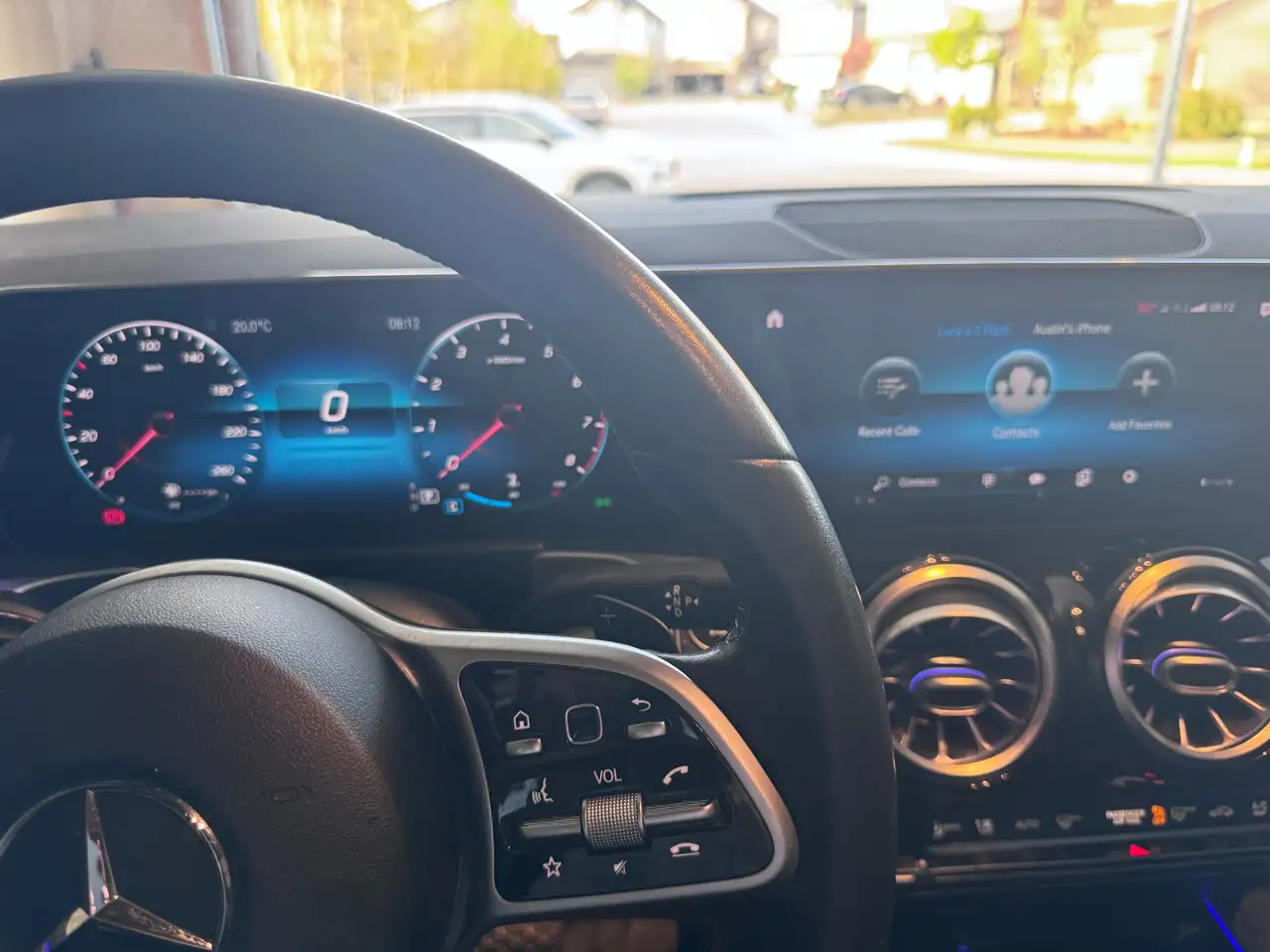 Mercedes-Benz GLB снимка Mercedes-Benz GLB