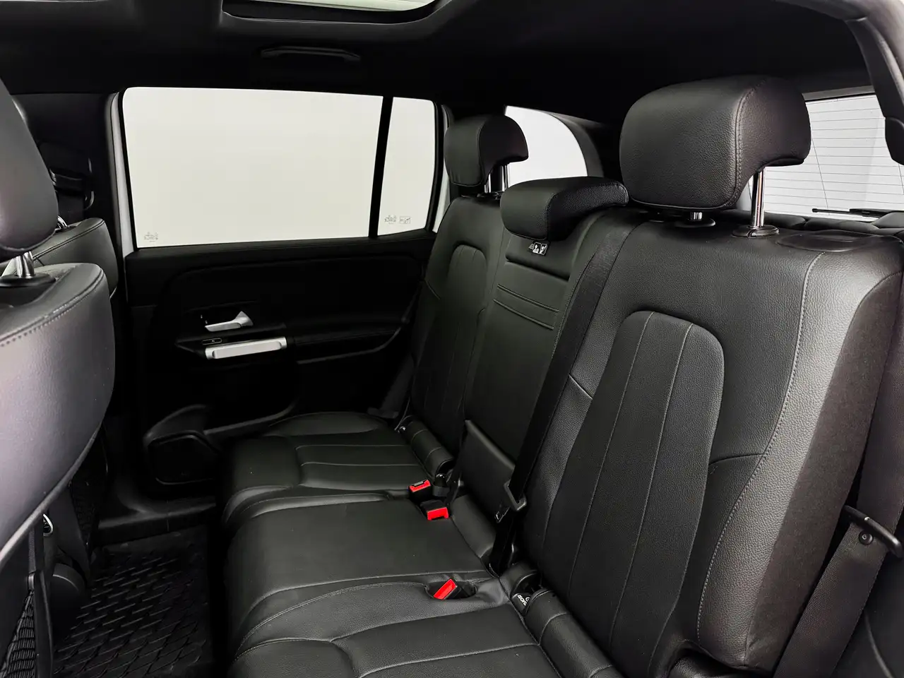Mercedes-Benz GLB снимка Mercedes-Benz GLB