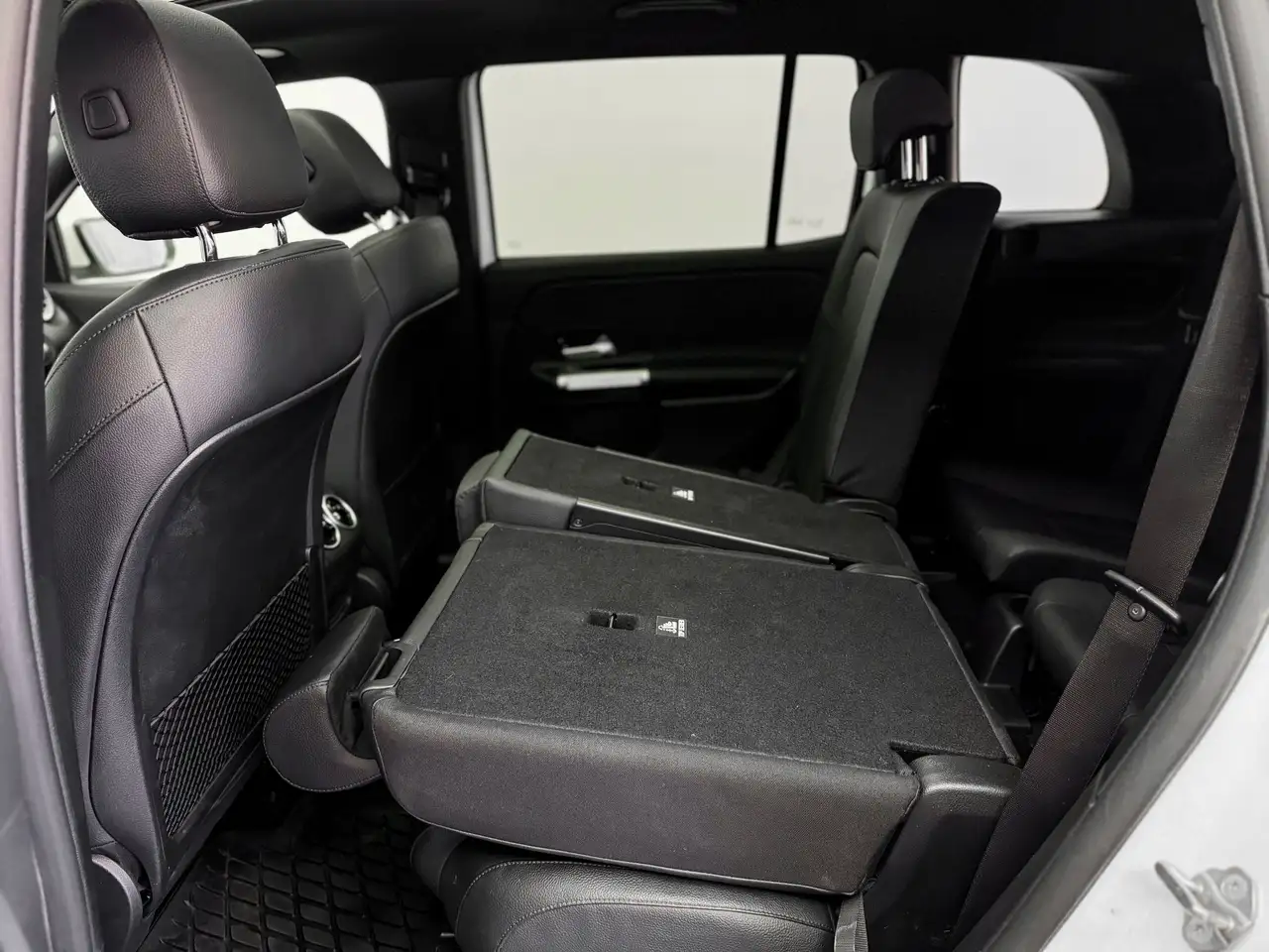 Mercedes-Benz GLB снимка Mercedes-Benz GLB