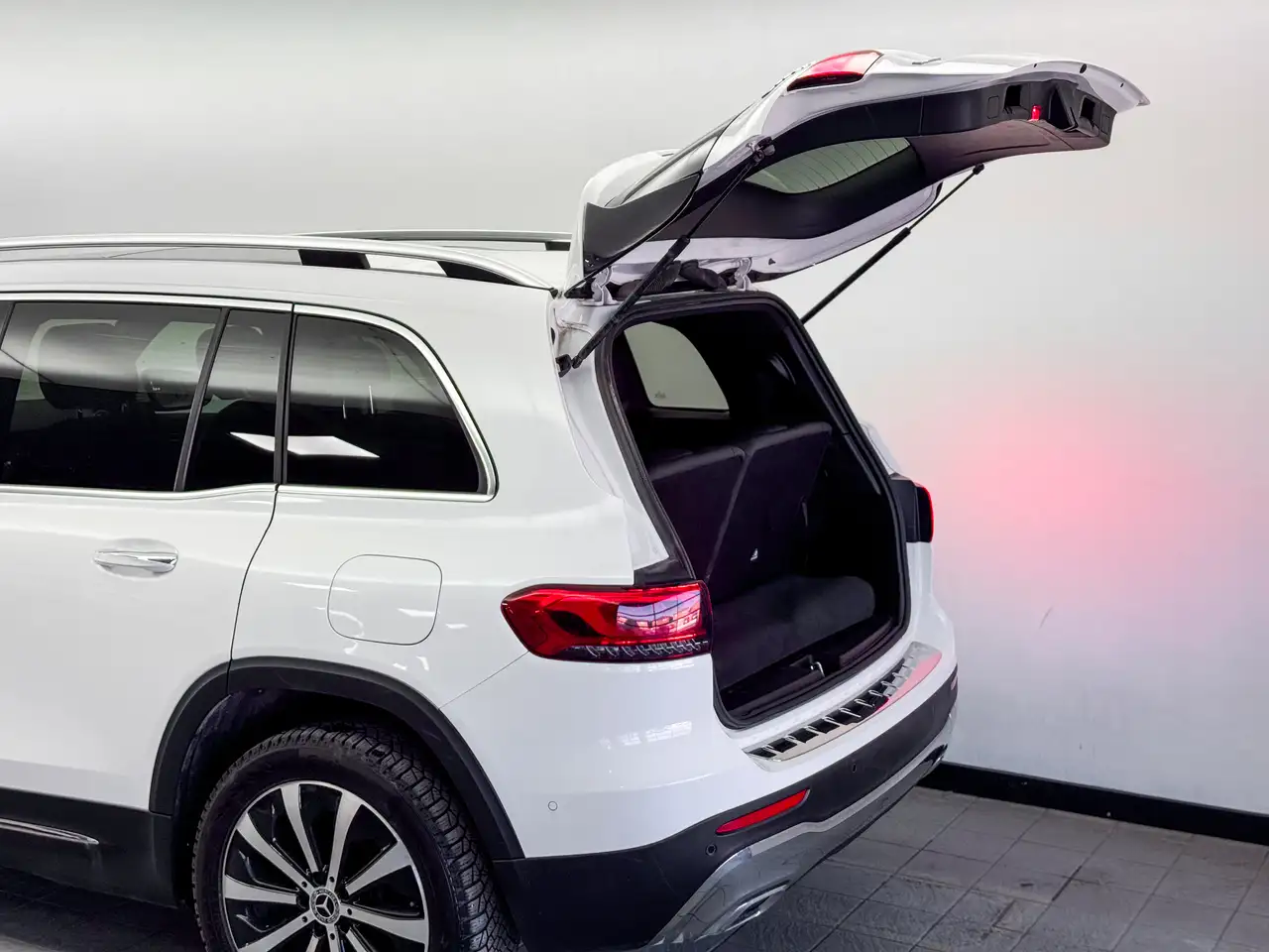 Mercedes-Benz GLB снимка Mercedes-Benz GLB