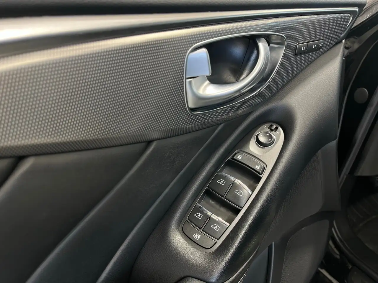 Infiniti Q50 photo Infiniti Q50