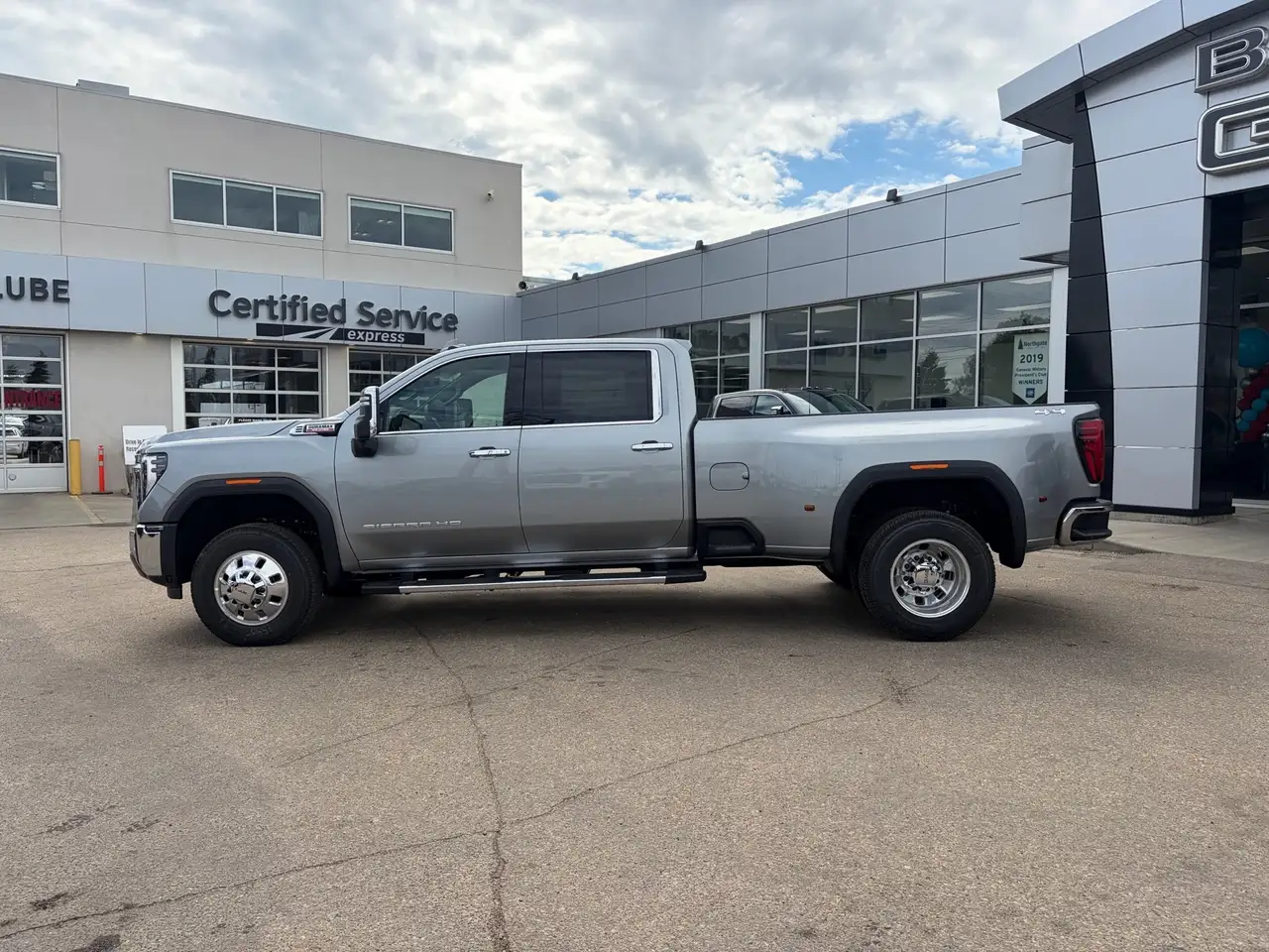 GMC Sierra 3500HD снимка GMC Sierra 3500HD