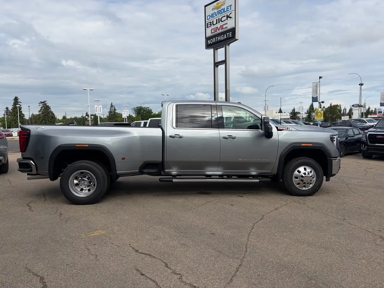 GMC Sierra 3500HD снимка GMC Sierra 3500HD