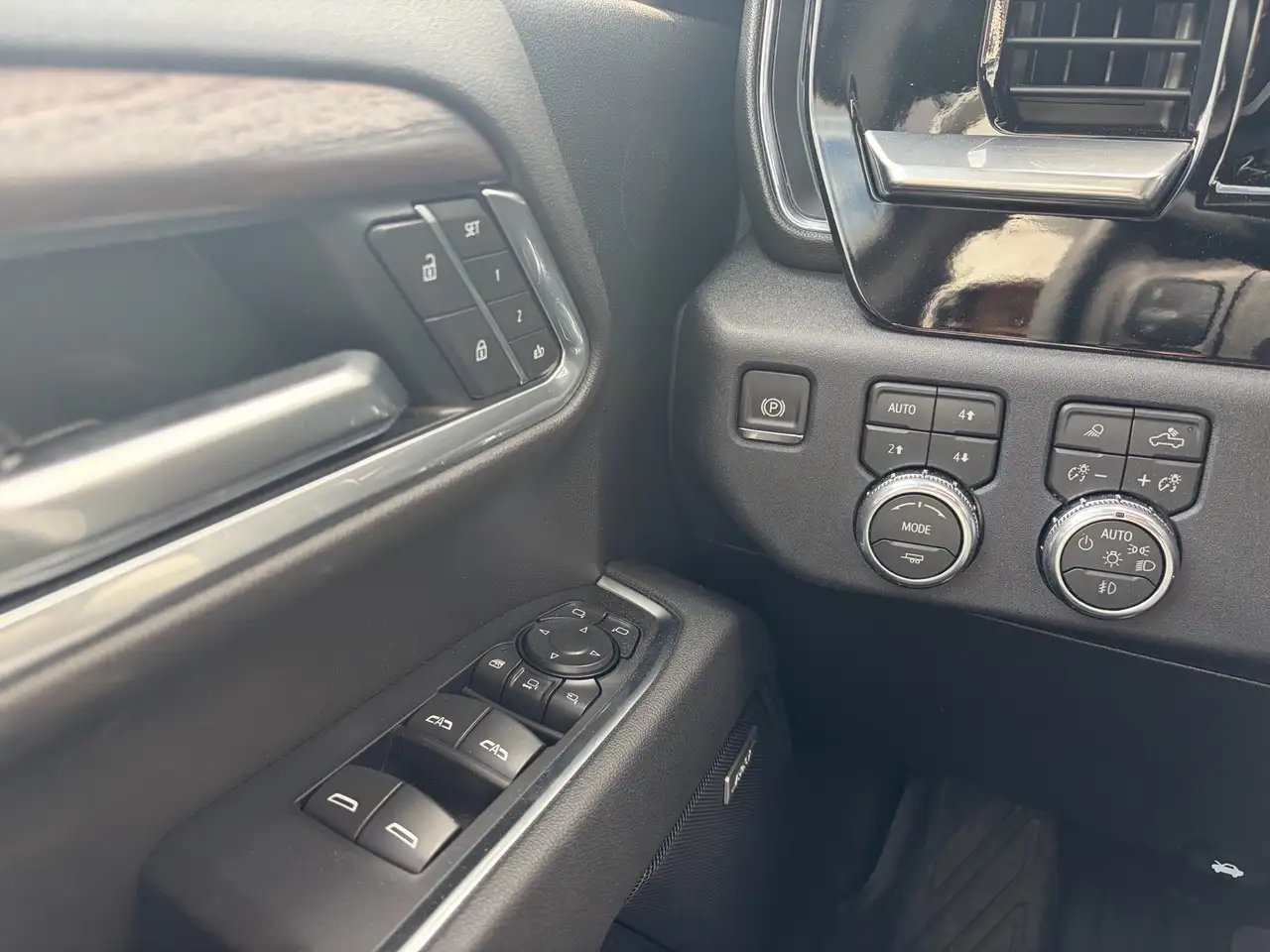 GMC Sierra 3500HD снимка GMC Sierra 3500HD