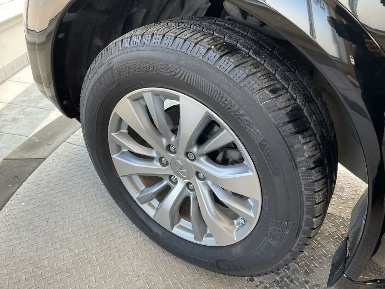 Infiniti QX80 снимка Infiniti QX80