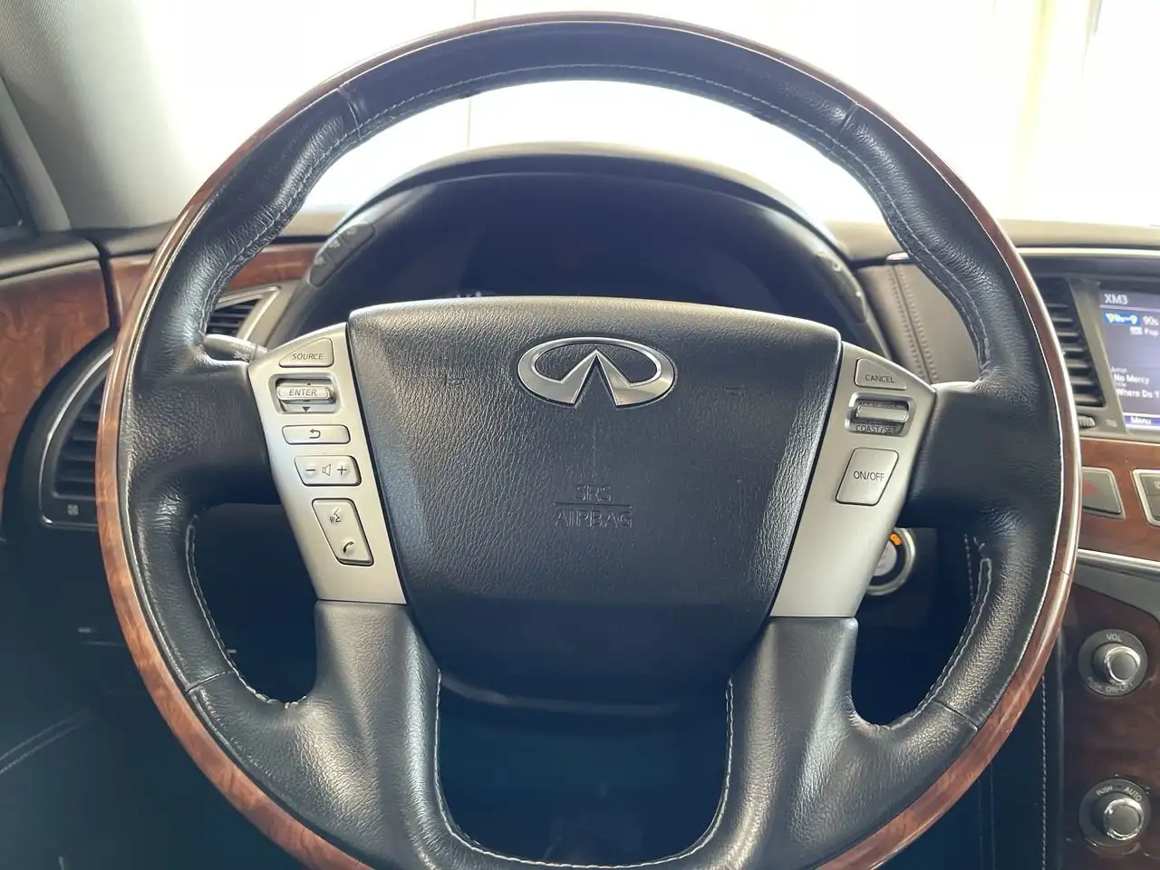 Infiniti QX80 снимка Infiniti QX80