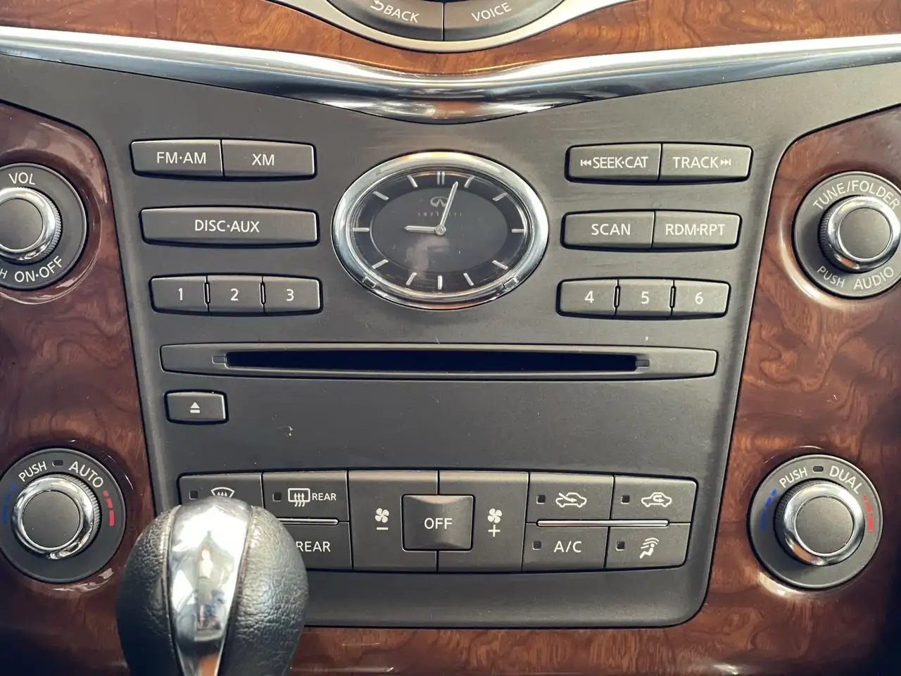 Infiniti QX80 снимка Infiniti QX80