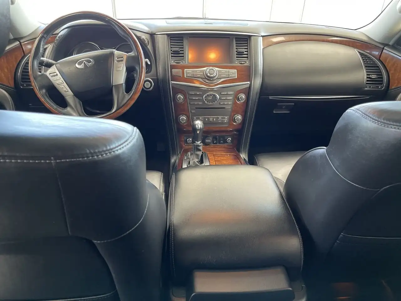 Infiniti QX80 снимка Infiniti QX80