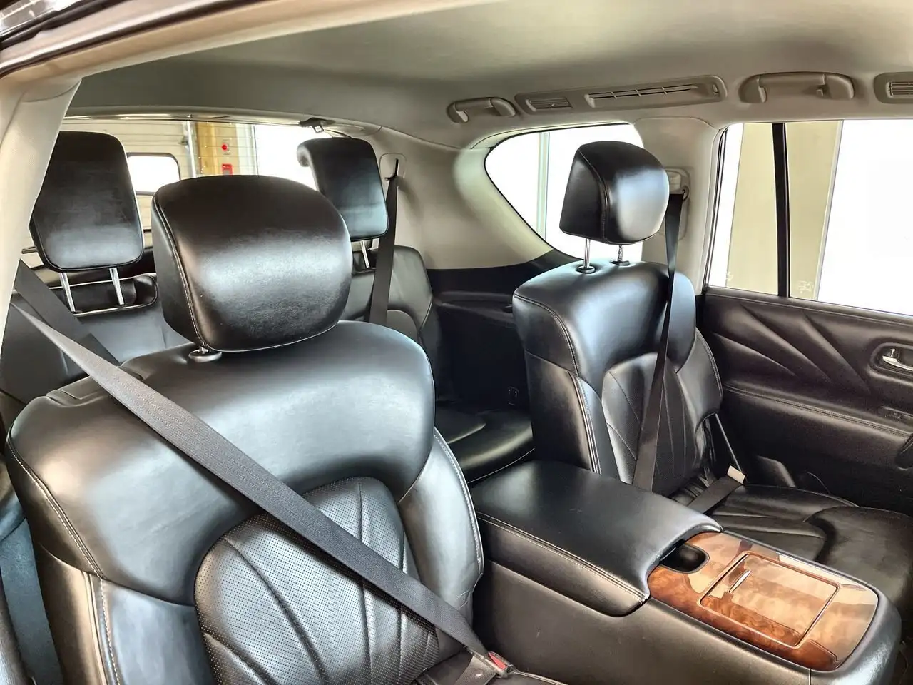 Infiniti QX80 снимка Infiniti QX80