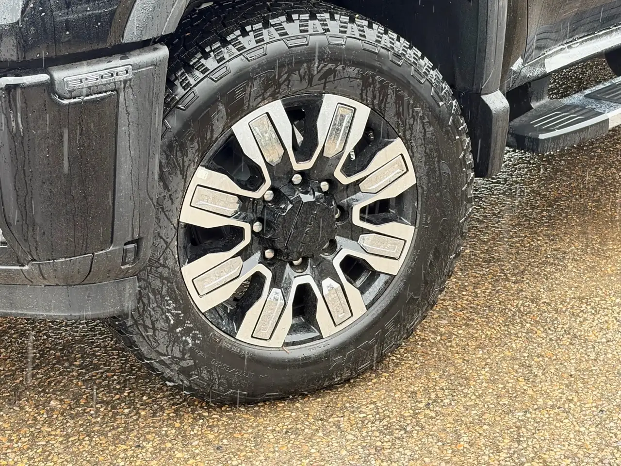 GMC Sierra 3500HD снимка GMC Sierra 3500HD
