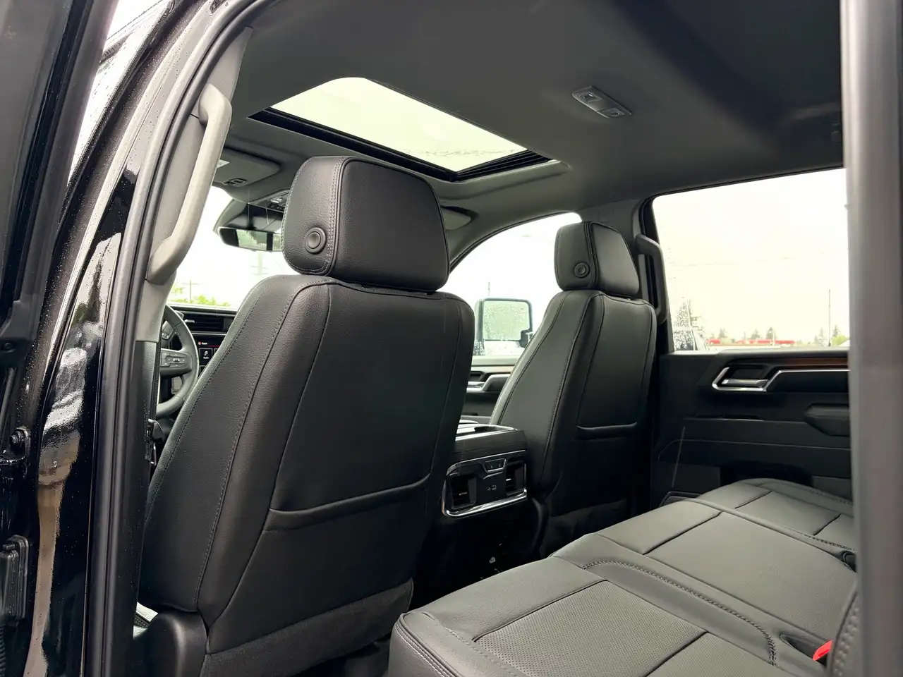 GMC Sierra 3500HD снимка GMC Sierra 3500HD