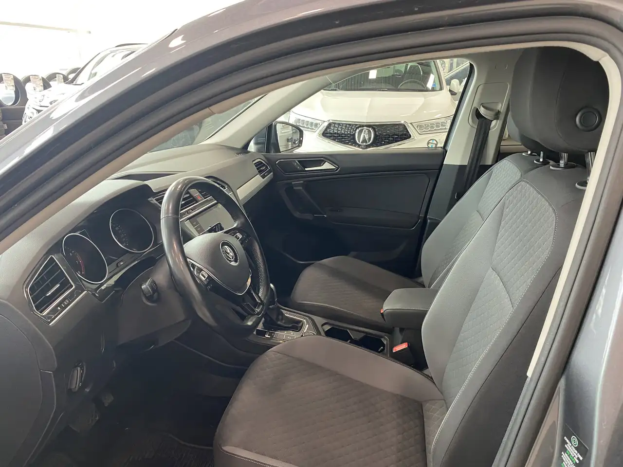 Volkswagen Tiguan снимка Volkswagen Tiguan