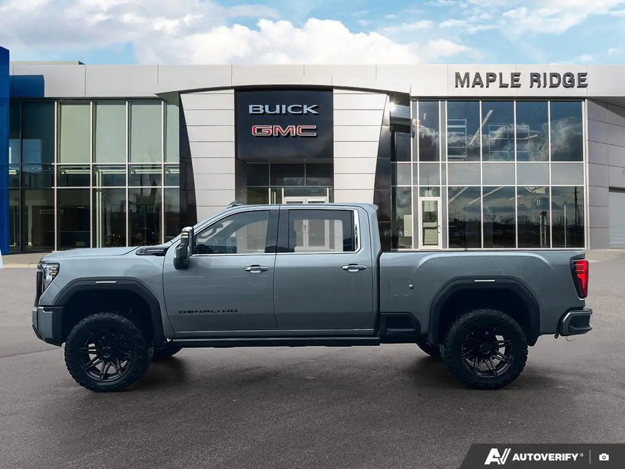 GMC Sierra 3500HD снимка GMC Sierra 3500HD