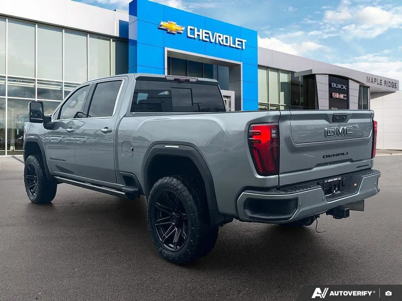 GMC Sierra 3500HD снимка GMC Sierra 3500HD