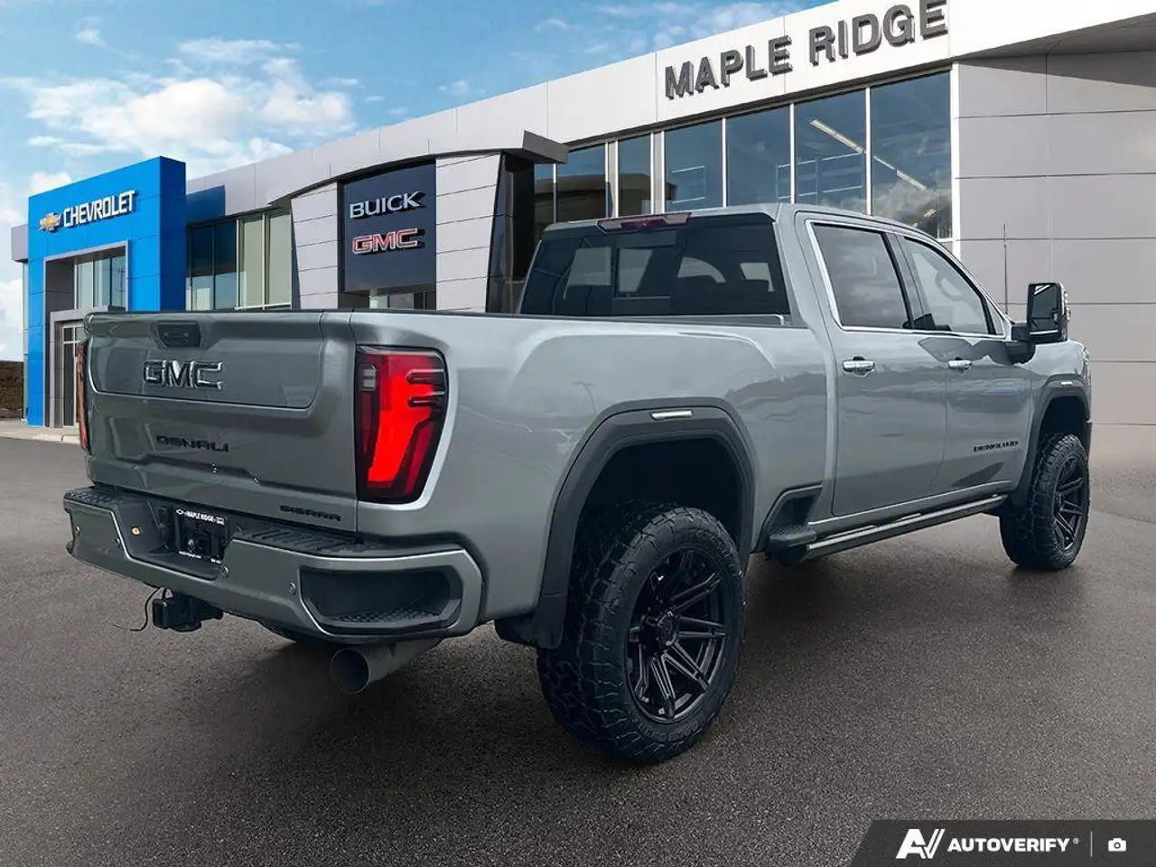 GMC Sierra 3500HD снимка GMC Sierra 3500HD