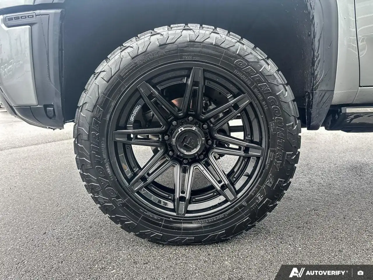 GMC Sierra 3500HD снимка GMC Sierra 3500HD