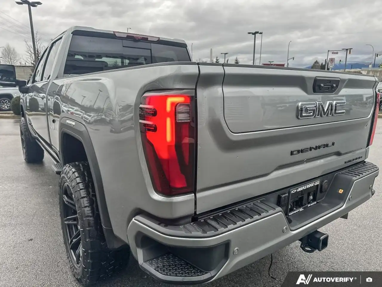 GMC Sierra 3500HD снимка GMC Sierra 3500HD
