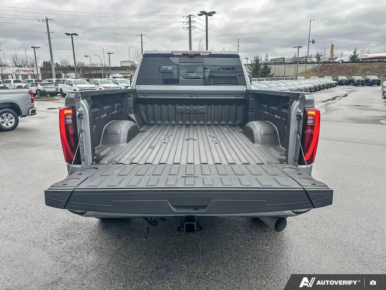 GMC Sierra 3500HD снимка GMC Sierra 3500HD