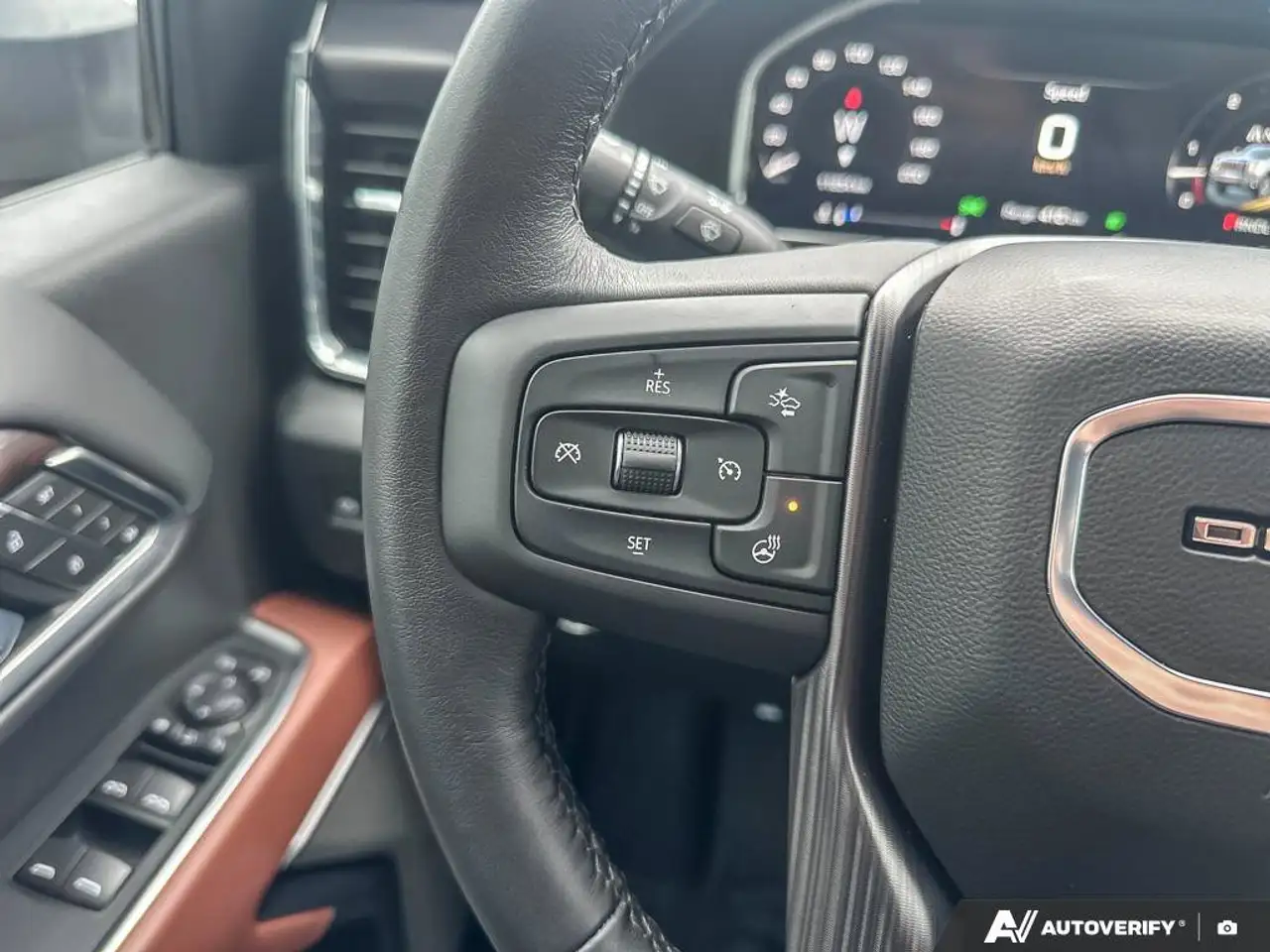 GMC Sierra 3500HD снимка GMC Sierra 3500HD