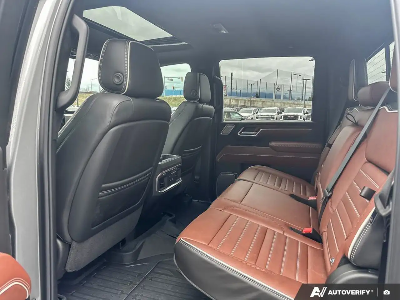 GMC Sierra 3500HD снимка GMC Sierra 3500HD