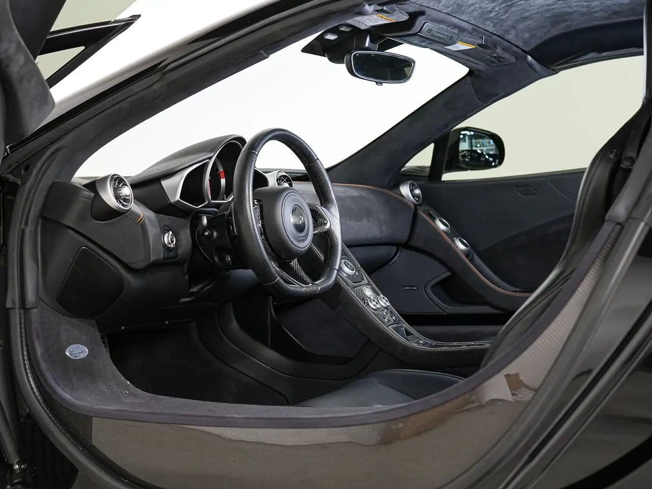 McLaren MP4-12C photo McLaren MP4-12C