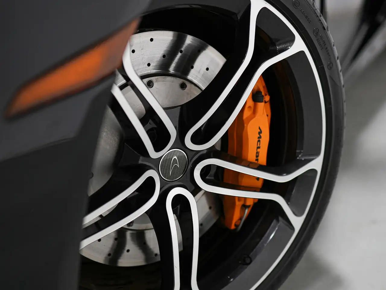 McLaren MP4-12C photo McLaren MP4-12C