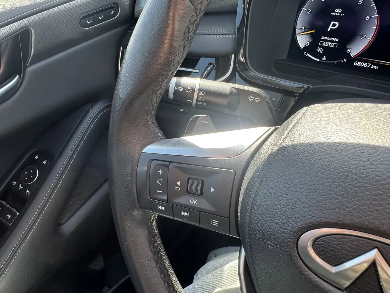 Infiniti QX60 снимка Infiniti QX60