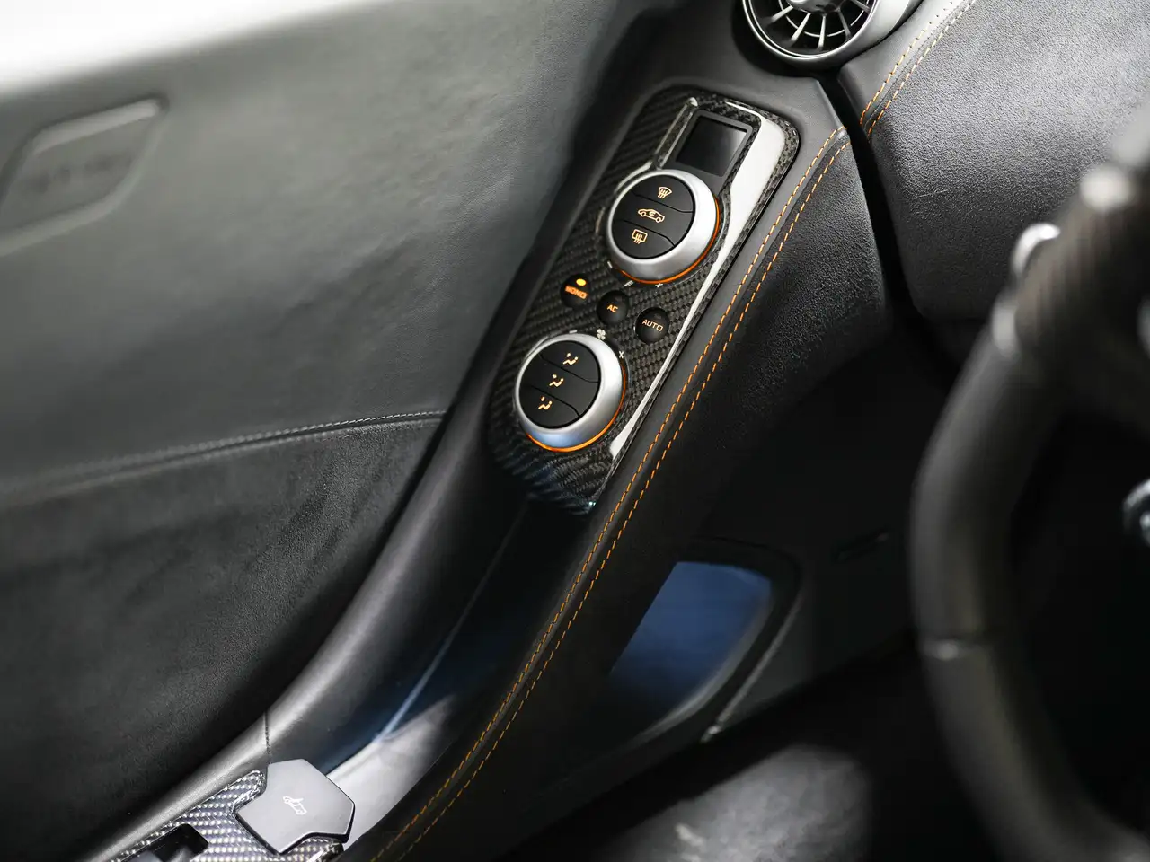 McLaren MP4-12C photo McLaren MP4-12C