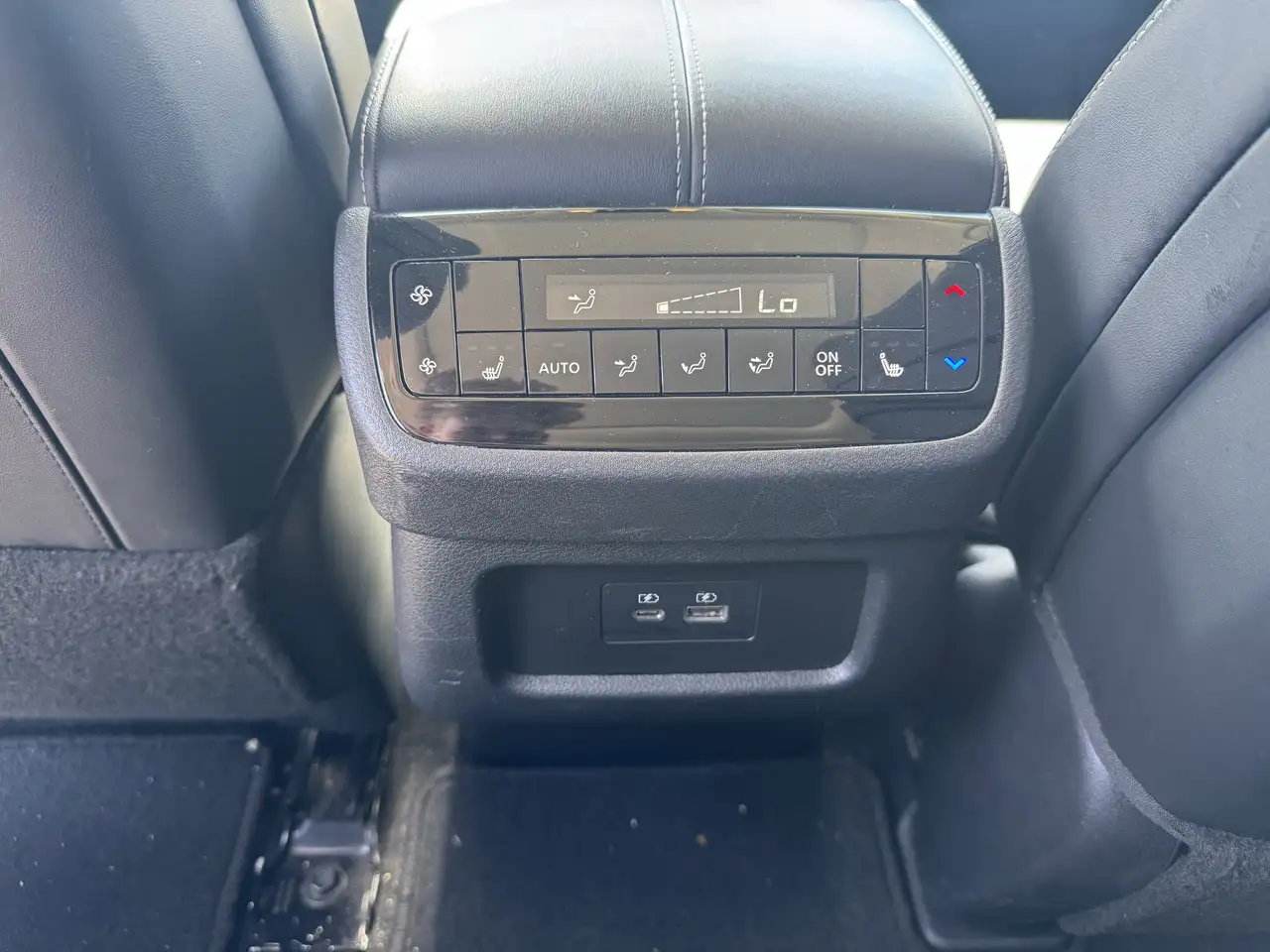 Infiniti QX60 снимка Infiniti QX60