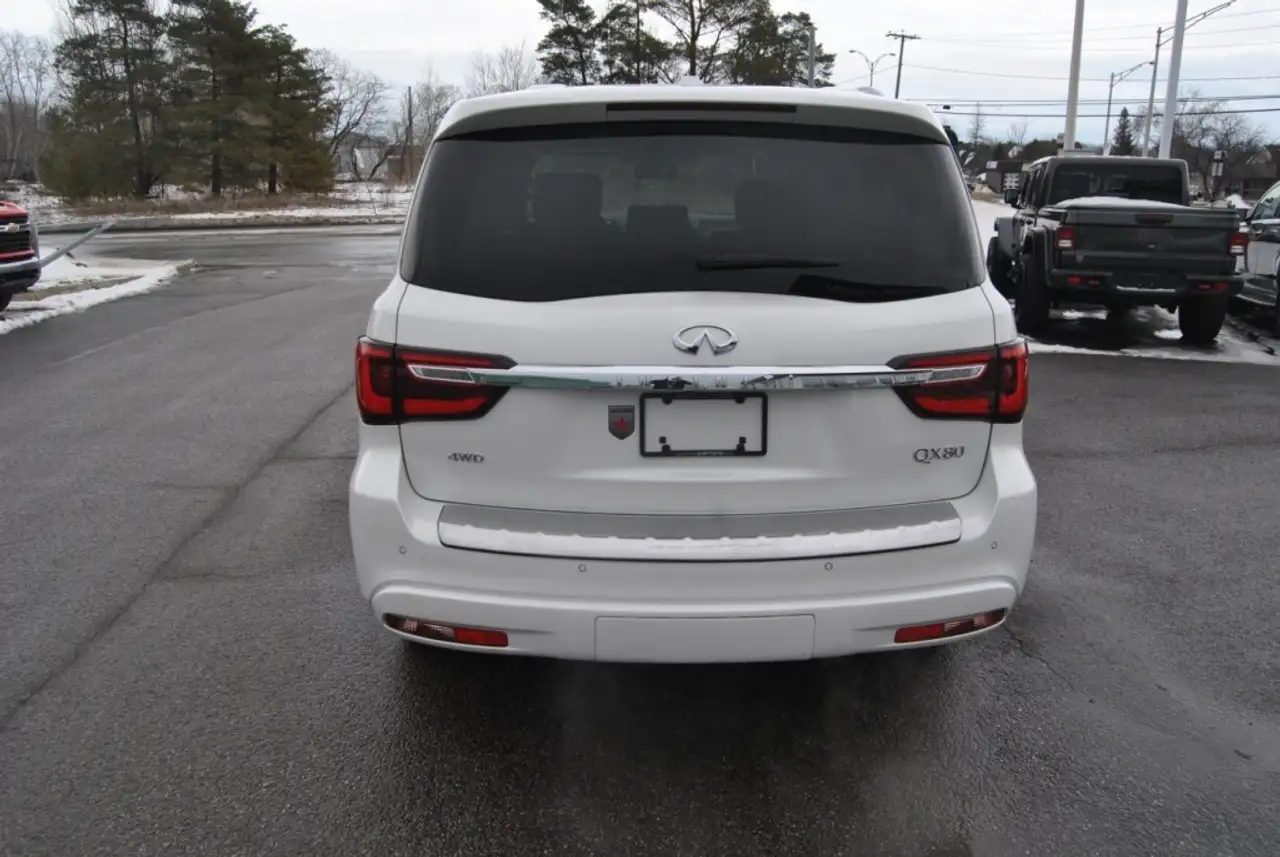 Infiniti QX80 снимка Infiniti QX80