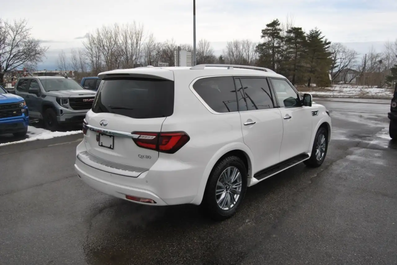 Infiniti QX80 снимка Infiniti QX80