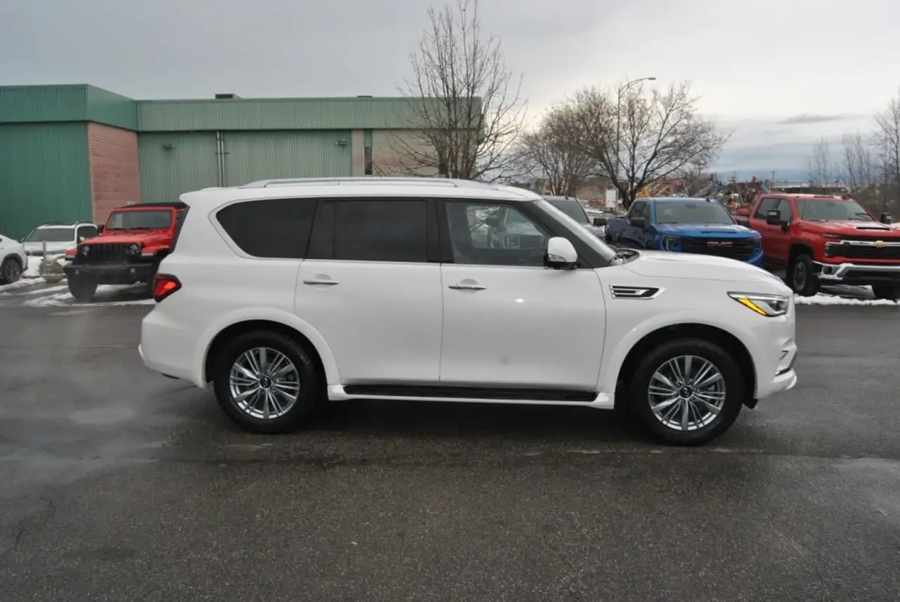 Infiniti QX80 снимка Infiniti QX80