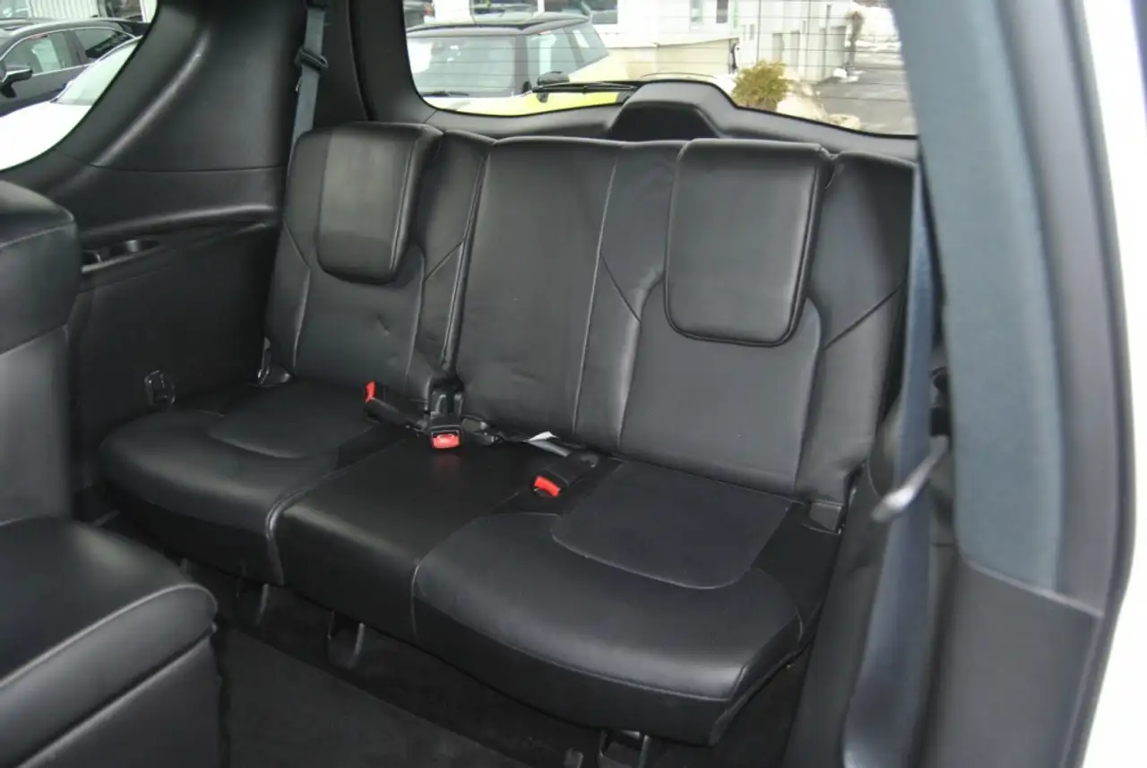 Infiniti QX80 снимка Infiniti QX80