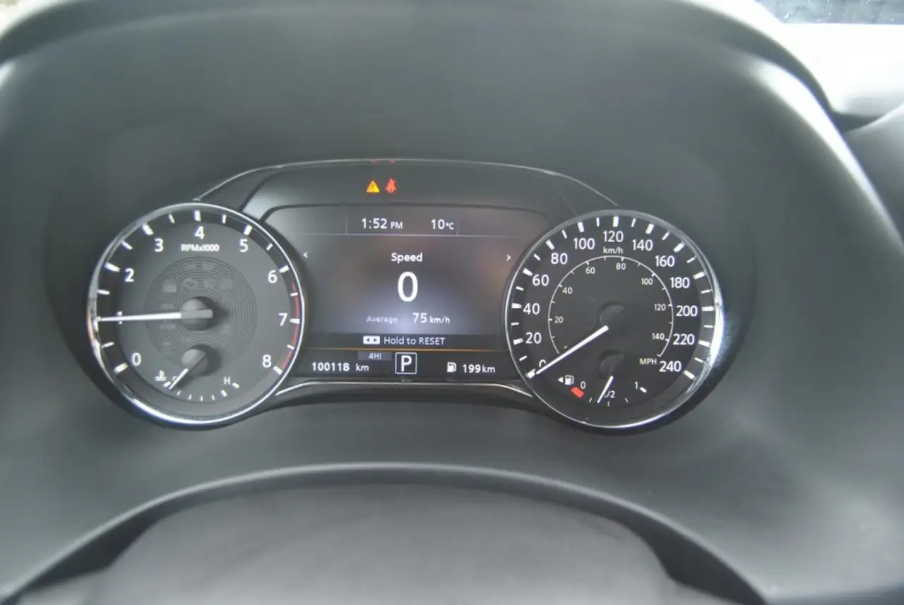 Infiniti QX80 снимка Infiniti QX80