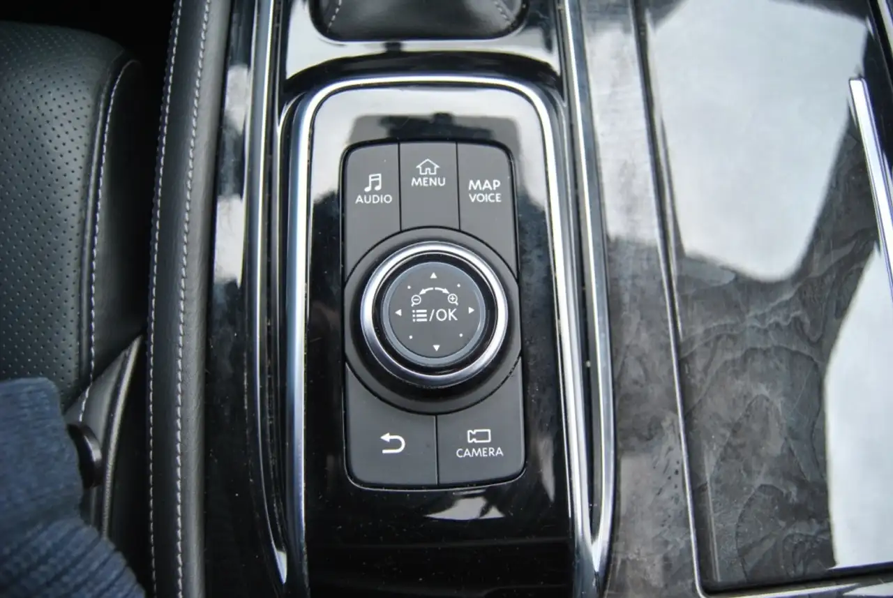 Infiniti QX80 снимка Infiniti QX80